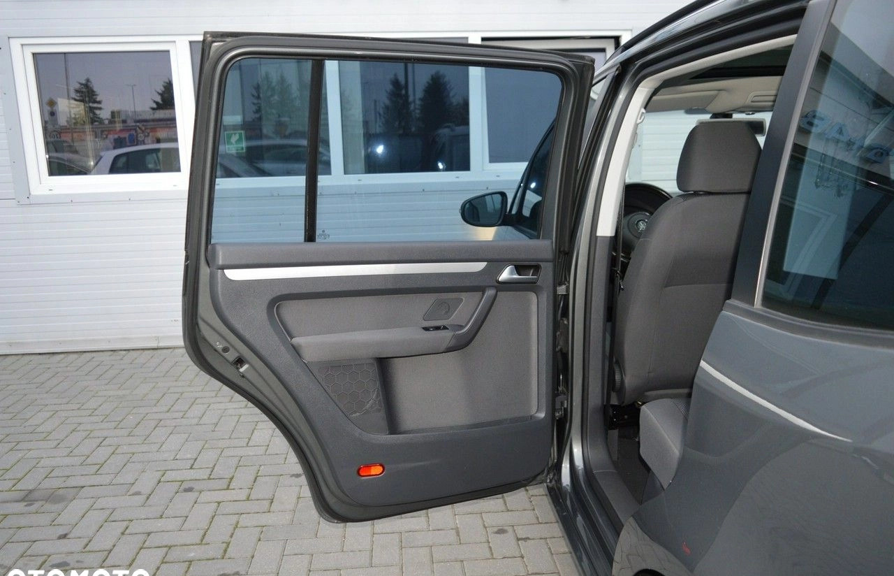 Volkswagen Touran cena 41900 przebieg: 215000, rok produkcji 2015 z Hrubieszów małe 781